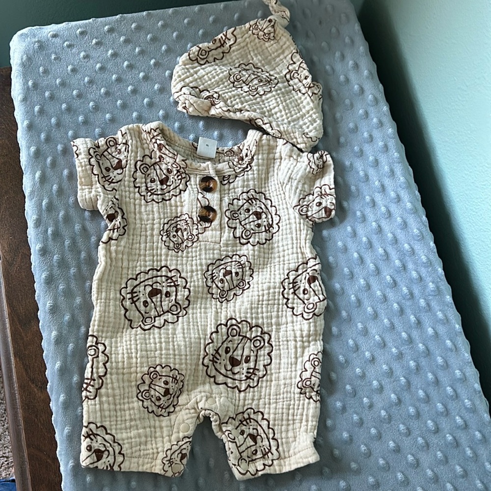0-3 month Romper NWOT